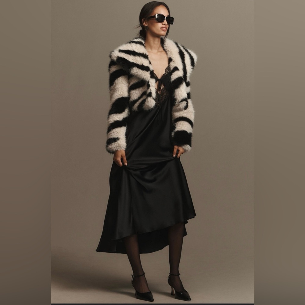 Avec Les Filles faux fur zebra cropped coat - Picture 7 of 16